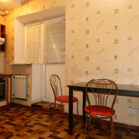 1-Room Apartment 50M2 On Metalurhiv Avenue 17, By Grandhome Zaporizhia Extérieur photo