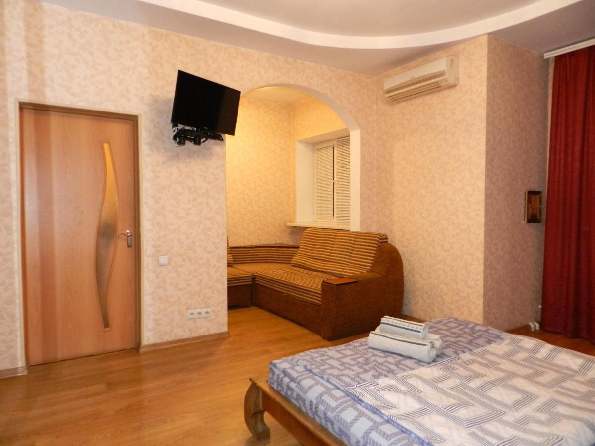 1-Room Apartment 50M2 On Metalurhiv Avenue 17, By Grandhome Zaporizhia Extérieur photo